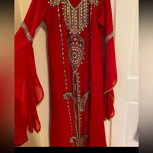 Kaftan, gently used but has a small rip on one sleeve - Picture 4 of 5